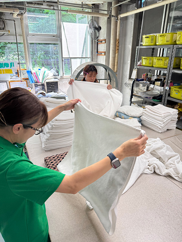 一般ホーム工場_タオル手たたみ