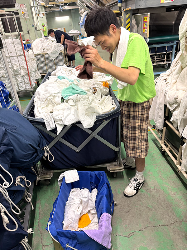 リネン工場_ウエスバック詰め